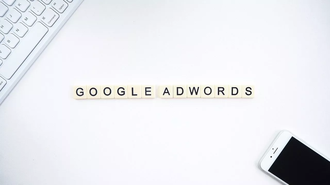 Buchstaben "Google Adwords"